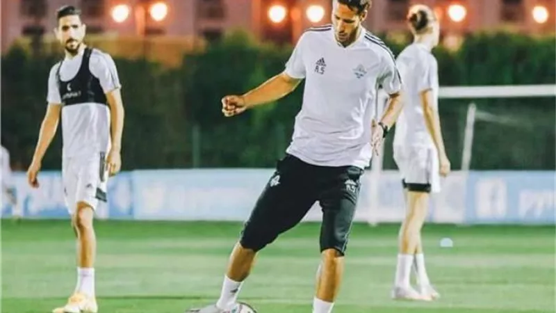 رمضان صبحى ينفرد بصدارة هدافي الدورى
