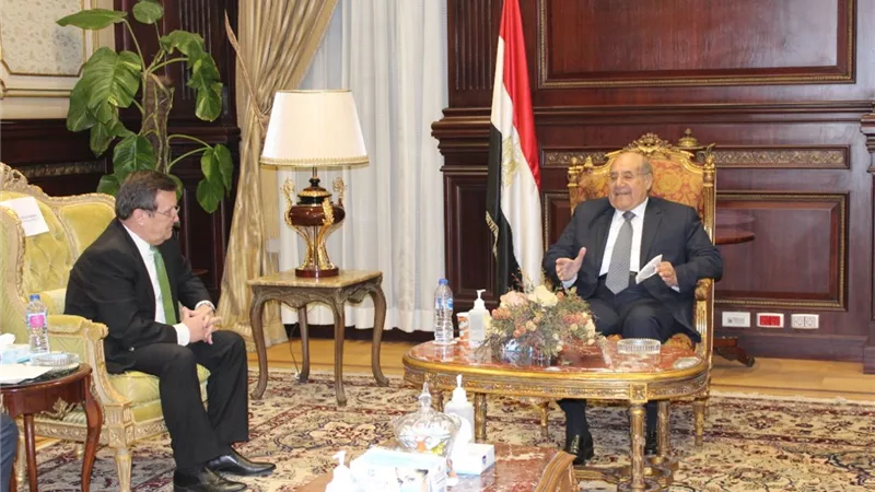 بالصور .. رئيس مجلس الشيوخ يستقبل سفير اوكرانيا بالقاهرة