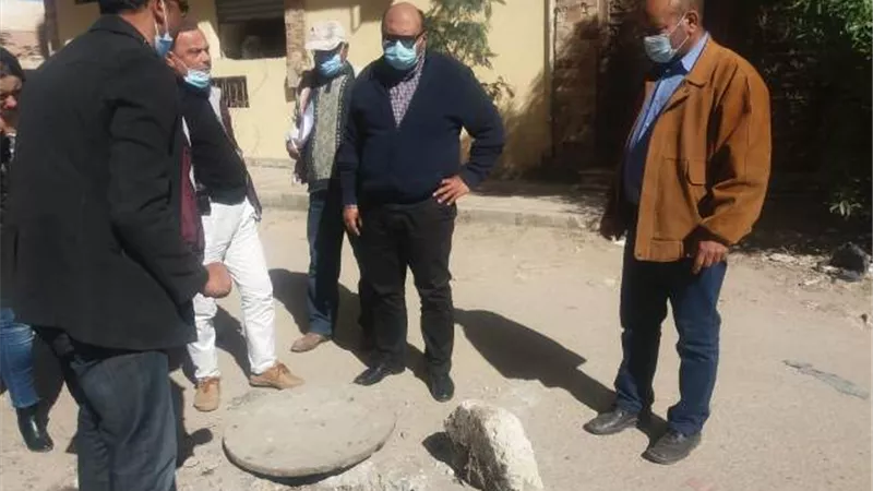 رئيس مياه القناة يتفقد إصلاحات الصرف الصحي بأرض المزادات في الإسماعيلية.صور