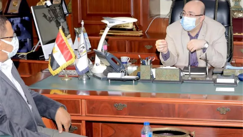 محافظ بني سويف يبحث مع رئيس جهاز التعمير تنفيذ مبادرة تطوير65 قرية