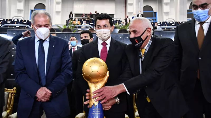 وصول كأس العالم لكرة اليد الى استاد القاهرة