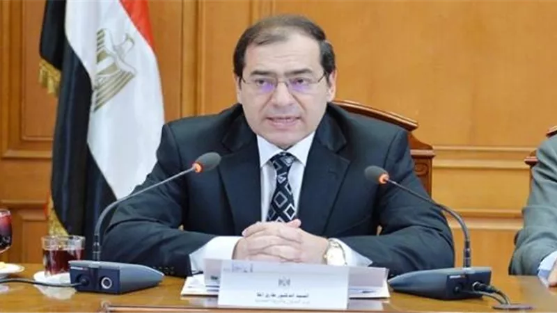 «برلماني» يهاجم وزير البترول بسبب التعيينات والتجديد للقيادات داخل الوزارة