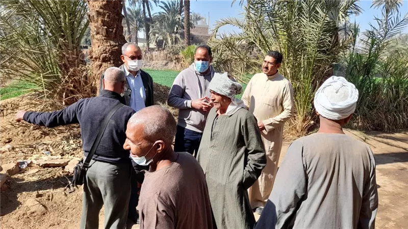 رزق يتفقد اعمال دعم الكهرباء والنظافة والتموين بجزيرة أرمنت وسط نيل الأقصر