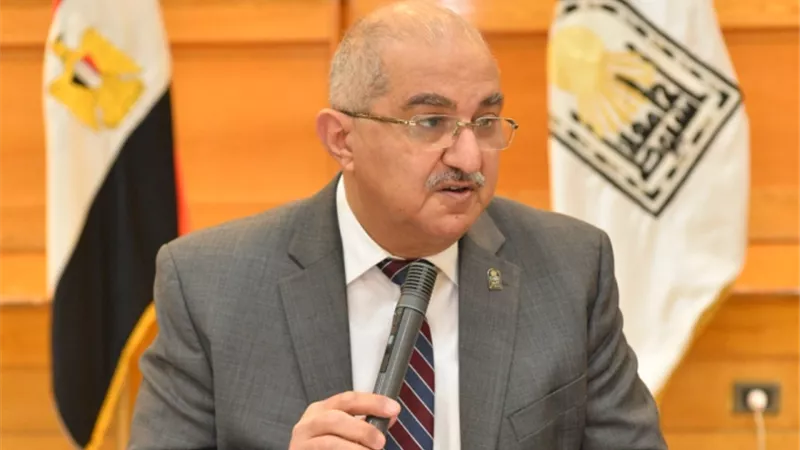 مجلس جامعة أسيوط يُعلن موافقته على تقديم 10 منح دراسية مجانية لطلاب المرحلة الجامعية بالدول النامية