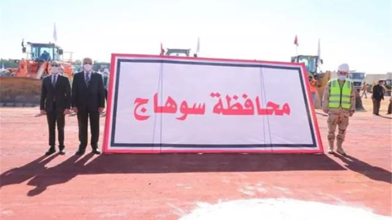 محافظ سوهاج يتفقد اصطفاف المعدات المشاركة في تطوير 181 قرية بسوهاج..صور
