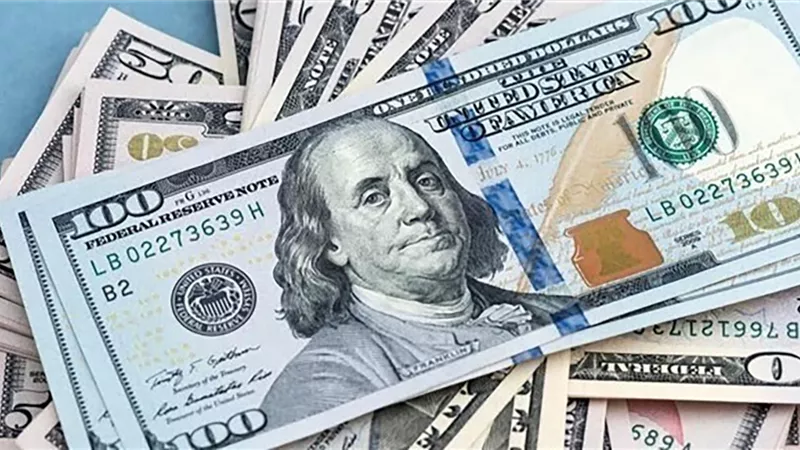 الدولار يقفز لأعلى مستوى في 6 أسابيع
