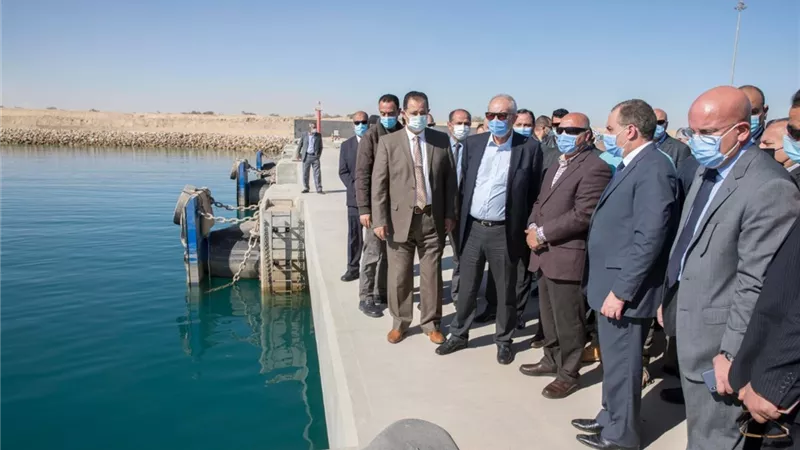 وزير النقل يتفقد أعمال تطوير ميناء السخنة بتكلفة 20 مليار جنيه خلال عامين