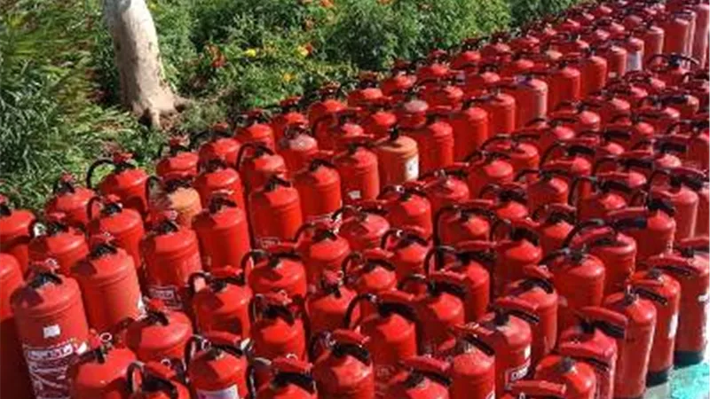 مياه أسيوط : تعبئة وصيانة 135 طفاية حريق بالورشة لبني سويف الشقيقة