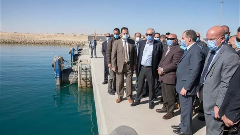 وزير النقل يتفقد ميناء السخنة.. ويؤكد على ضرورة الانتهاء من كافة أعمال الانشاء والتطوير خلال عامين بتكلفة 20 مليار جنيه
