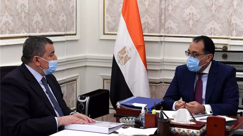 رئيس مجلس الوزراء يتابع مع وزير الدولة للإعلام مشروع رقمنة الإعلام المصرى