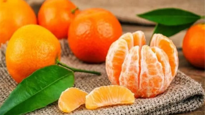 4 مسافرين يتناولون 30 كيلوجراما من البرتقال قبل انطلاق رحلتهم