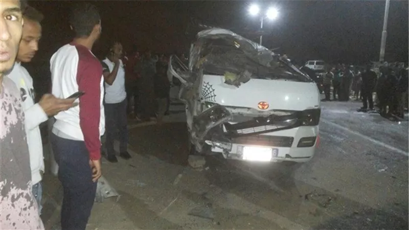 اصابة 14 شخص فى انقلاب سيارة ميكروباص على زراعى البحيرة