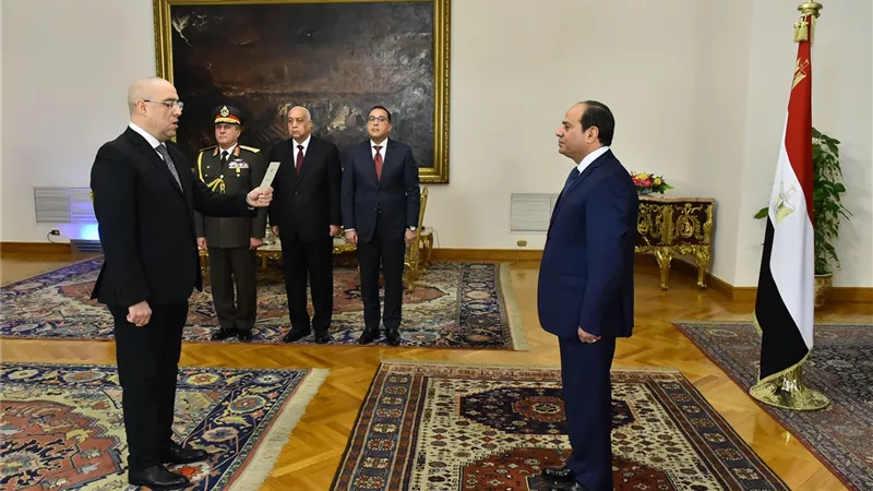 الرئيس يشهد حلف اليمين للدكتور عاصم الجزار وزيرا للإسكان
