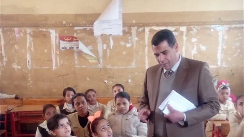 مدير تعليم الخانكة يشدد علي نظافة المدارس ورفع مستوي الطلاب
