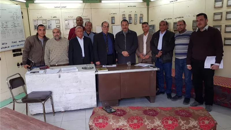 وفد الكهرباء يبحث أزمة ضعفها صيفا بالواسطى
