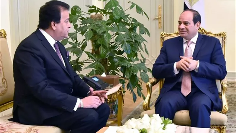 الرئيس يجتمع بوزير التعليم العالى