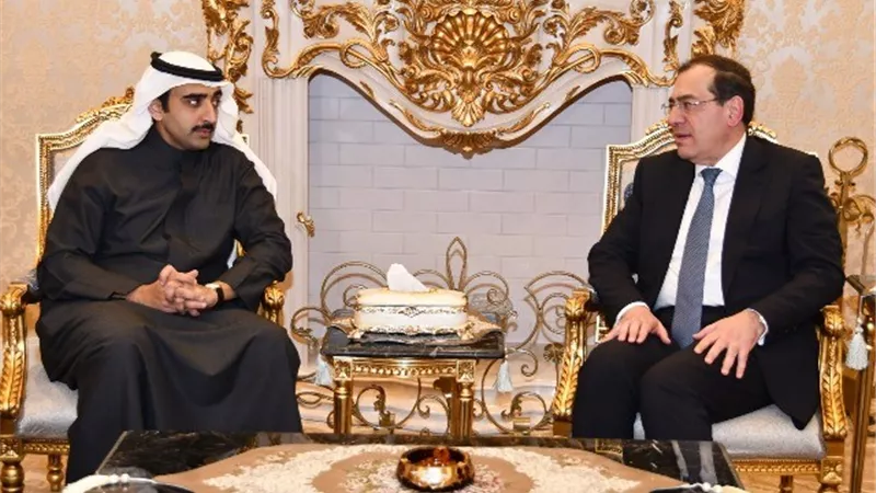 وزير البترول يبحث مع نظيره البحرينى نشاط الشركة المصرية البحرينية لمشتقات الغاز بـ