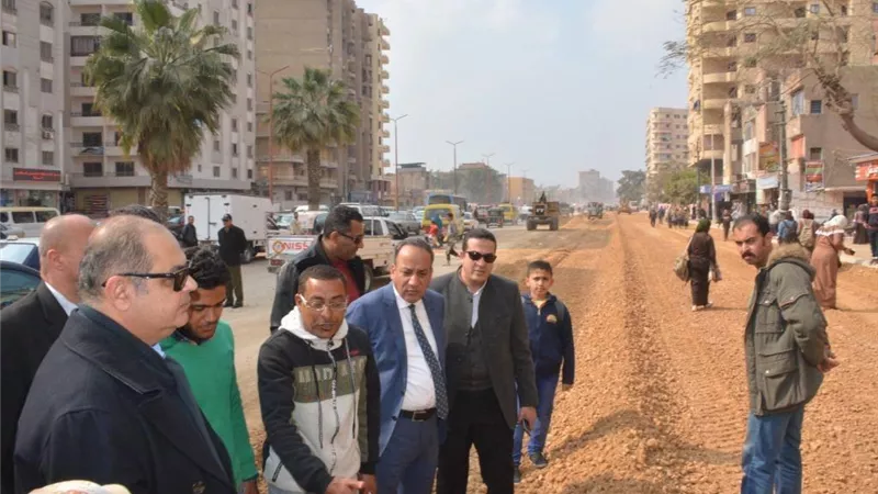 محافظ الغربية يتفقد أعمال تطوير شارع الجلاء بطنطا ومعدات النظافة الجديدة ..صور