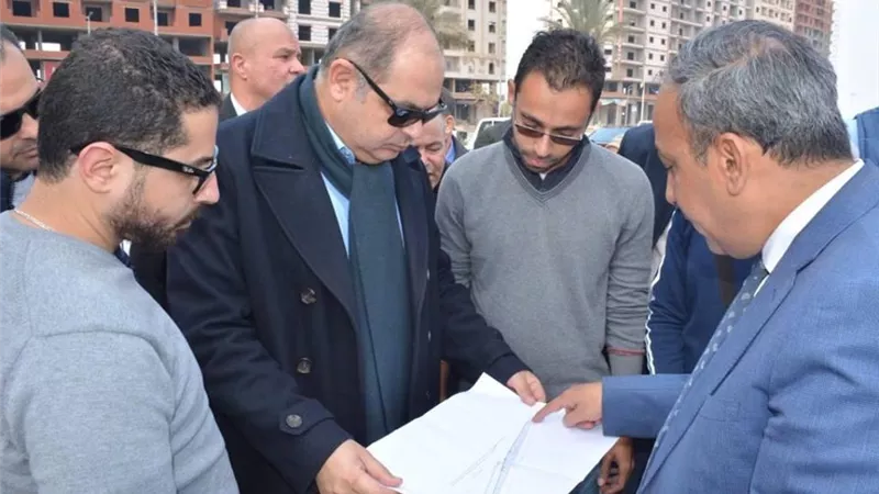 جولة مفاجأة لمحافظ الغربية تفقد فيها تطوير سور الاستاد الرياضى وكورنيش طنطا وشارع ٣٠٦