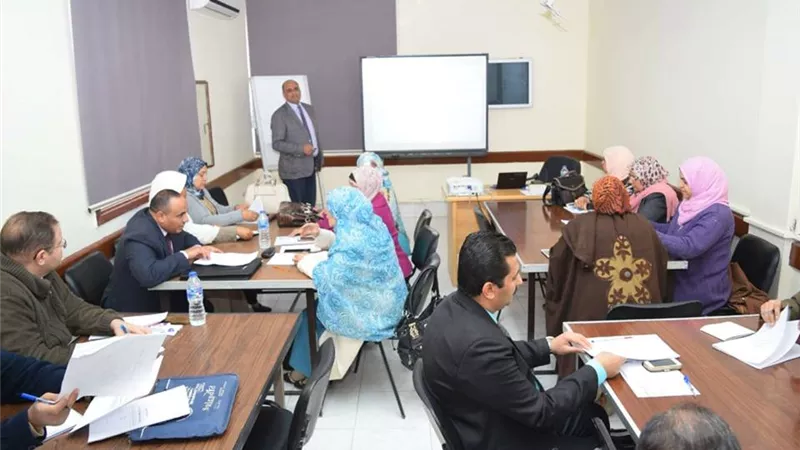 جامعة سوهاج تختتم دورة التقييم الذاتي لمؤسسات التعليم العالي