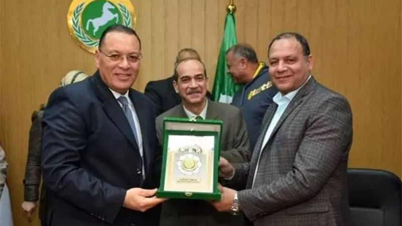 غراب يُكرم فريق هوكي الشرقية الفائز ببطولة أفريقيا