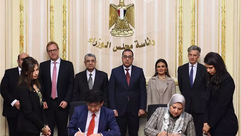 رئيس الوزراء يشهد توقيع بروتوكولا لإنشاء محطة كهرباء رياح بخليج السويس