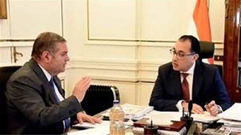 مدبولى يتابع خطة تطوير الحديد والصلب و الغزل والنسيج مع وزير قطاع الأعمال