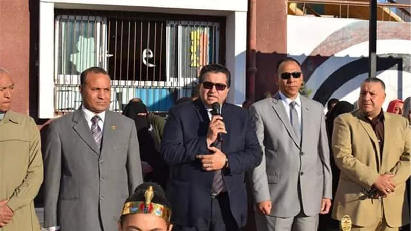تكريم الطلاب الأوائل بنصف العام بحضور أولياء أمورهم مع مدرسيهم بطور سيناء.. صور