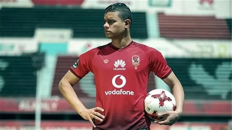 الفحص الطبى يحدد مصير نجم دفاع الاهلى