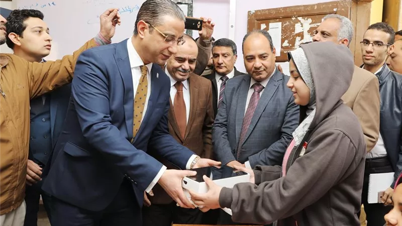 محافظ سوهاج يشهد توزيع 