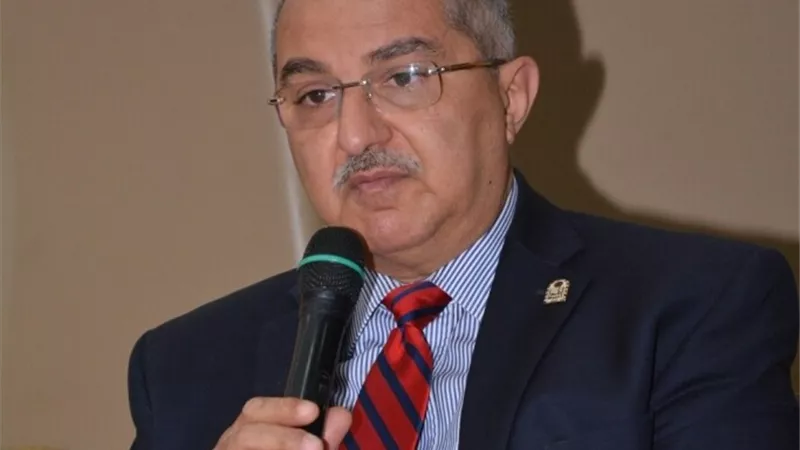 رئيس جامعة أسيوط يوجه بتوفير الرعاية الطبية اللازمة للطفلة ضحية انفجار أسلاك الضغط العالى