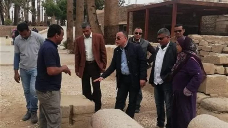 وزيرى يتفقد أعمال ترميم التمثال الثالث للملك رمسيس بمعبد الأقصر
