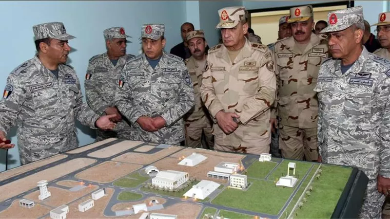 المتحدث العسكري : الفريق أول محمد زكى يتفقد الأنشطة التعليمية بالكلية الجوية