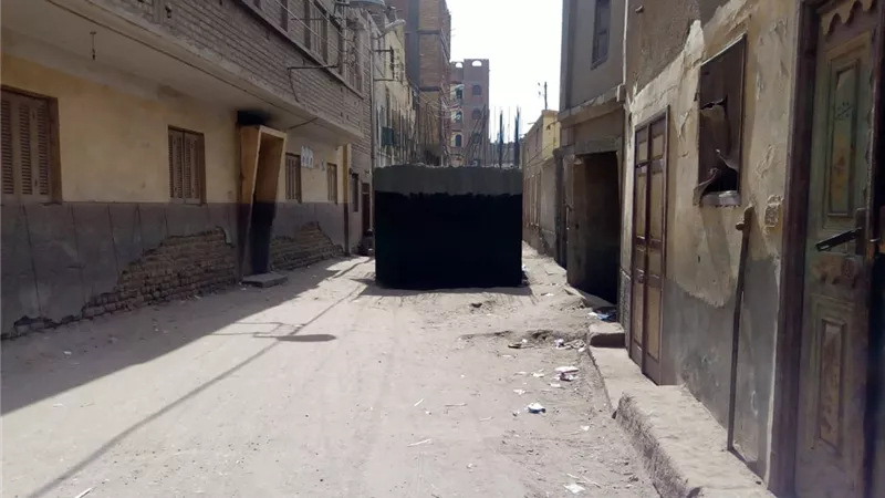 مشروع الصرف يهدد اهالى فرشوط.. صور