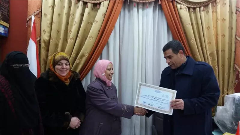 مدير تعليم الخانكة يكرم المحالين للمعاش