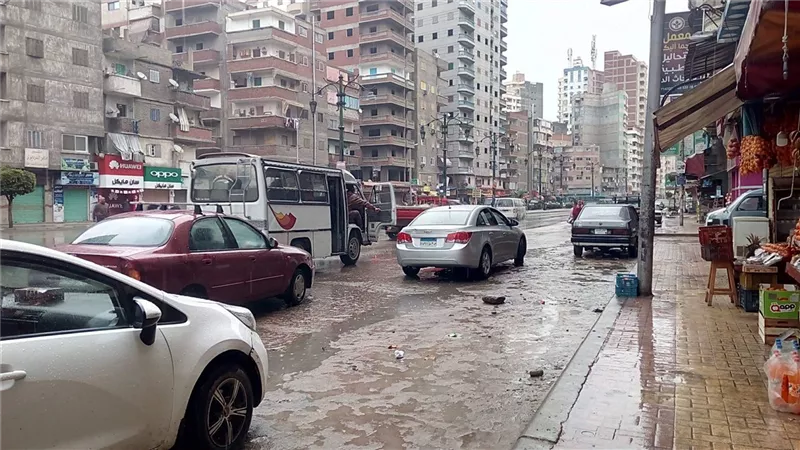 أمطار الشمس الصغرى تغرق شوراع الإسكندرية