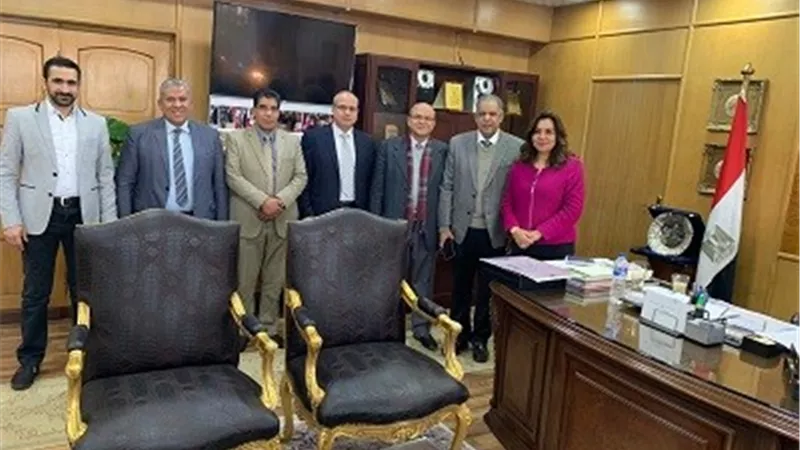 عميد طب الأزهر بدمياط يستعرض إنجازات الكلية