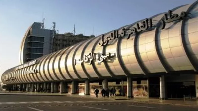 عزل 5 ركاب بالمطار لعدم حملهم شهادات الحمي الصفراء