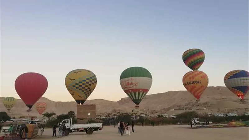 اليوم ... إلغاء رحلات البالون بالأقصر بسبب شدة الرياح