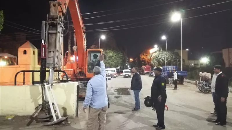إزالة الحواجز الخرسانية أمام مديرية الأمن ومركز شرطة بندر الأقصر