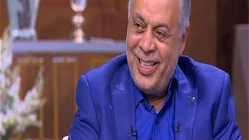أشرف زكي ينضم إلي 