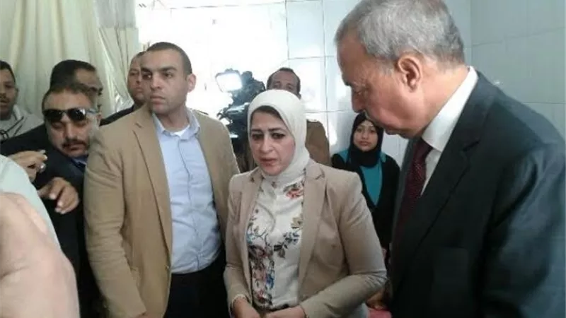 الوزيره تتفقد مستشفى قفط التعليمى