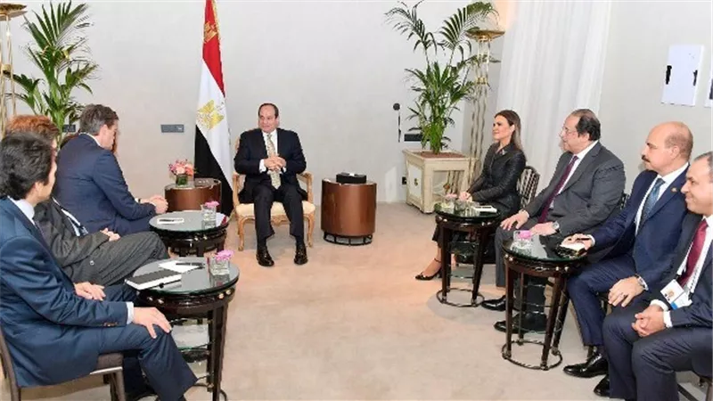 السيسي يرحب باستئناف شركة مرسيدس نشاطها في مصر