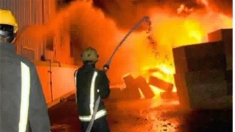 بسبب سوء الأحوال الجوية.. حريق هائل داخل مزرعة دواجن بالبحيرة