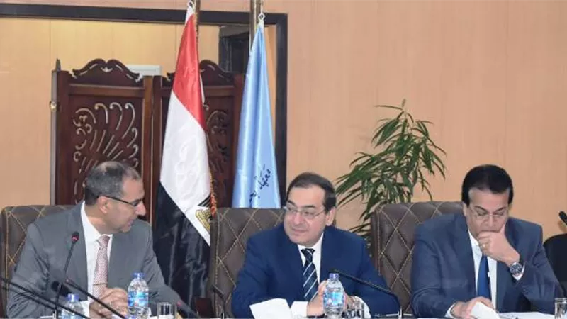 عبد الغفار: معهد البحوث البترولية من أهم القلاع العلمية.. صور