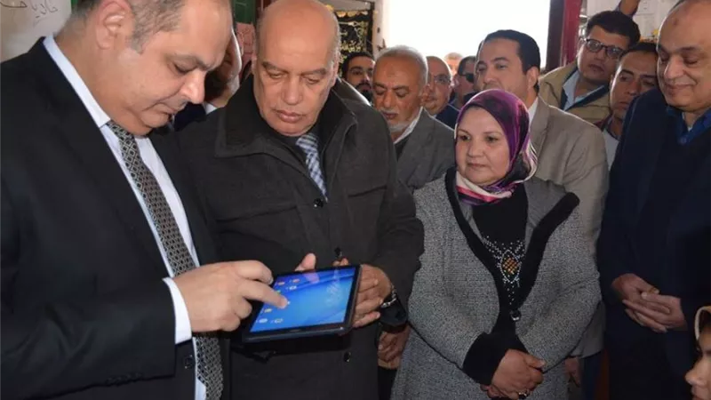 محافظ الغربية.. إنطلاق توزيع التابلت بمحافظة الغربية من قرية دمرو