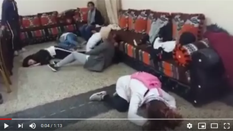 بالفيديو.. إصابة فتيات بهستيريا جماعية