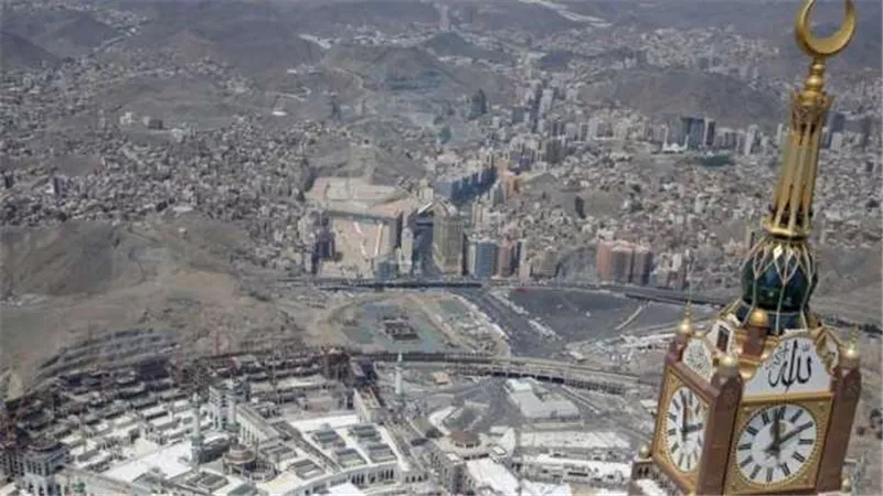 حريق ضخم في أبراج مكة.. فيديو