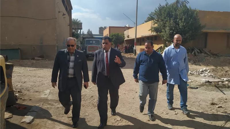 رئيس السكة الحديد يحيل بعض المسئولين للتحقيق بورش الإشارات بفرز القاهرة