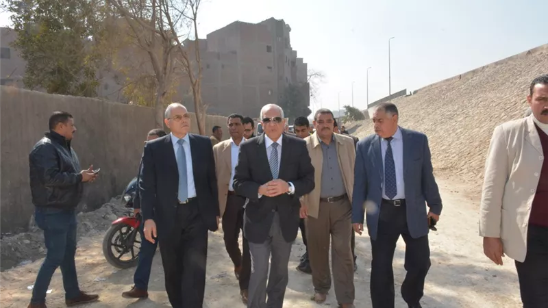 محافظ الجيزة : رصف طريق الخدمة الموازي لحرم الدائري ببولاق الدكرور